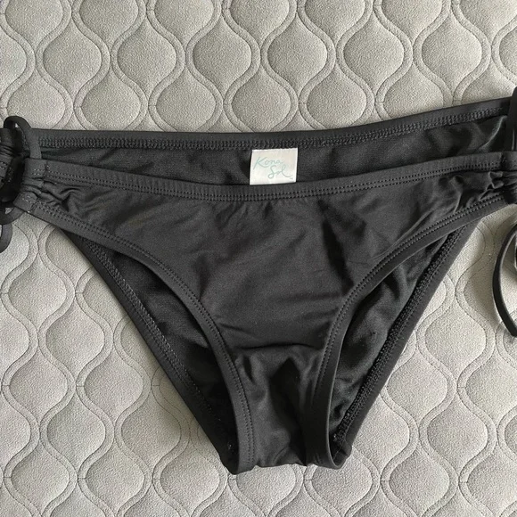 Kona Sol Bikini Bottom, Size Small - Picture 2 of 9